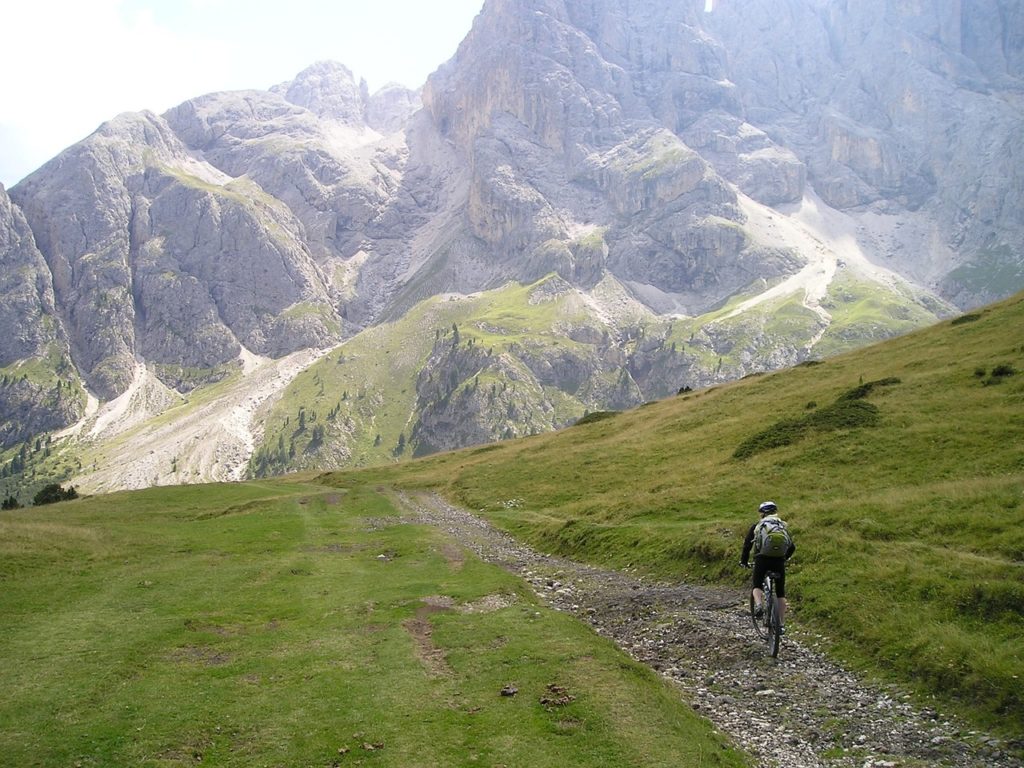 staycation vacanza bicicletta natura avventura