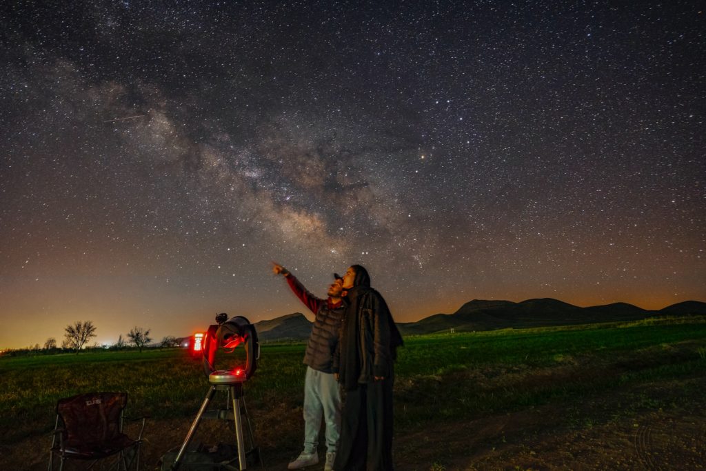 telescopio cielo notturno