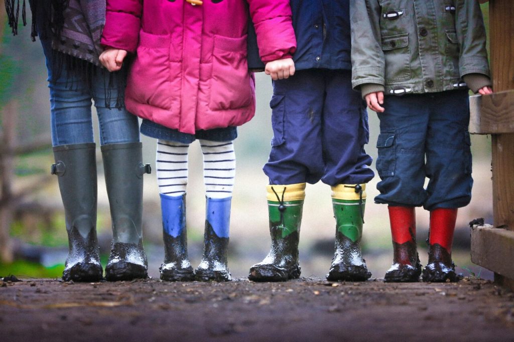 L'importanza dell'apprendimento all'aperto in autunno/inverno per bambini